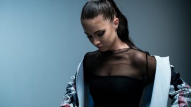 ファッションモデルには自己表現だけでなく、商品の魅力を表現することも求められる。