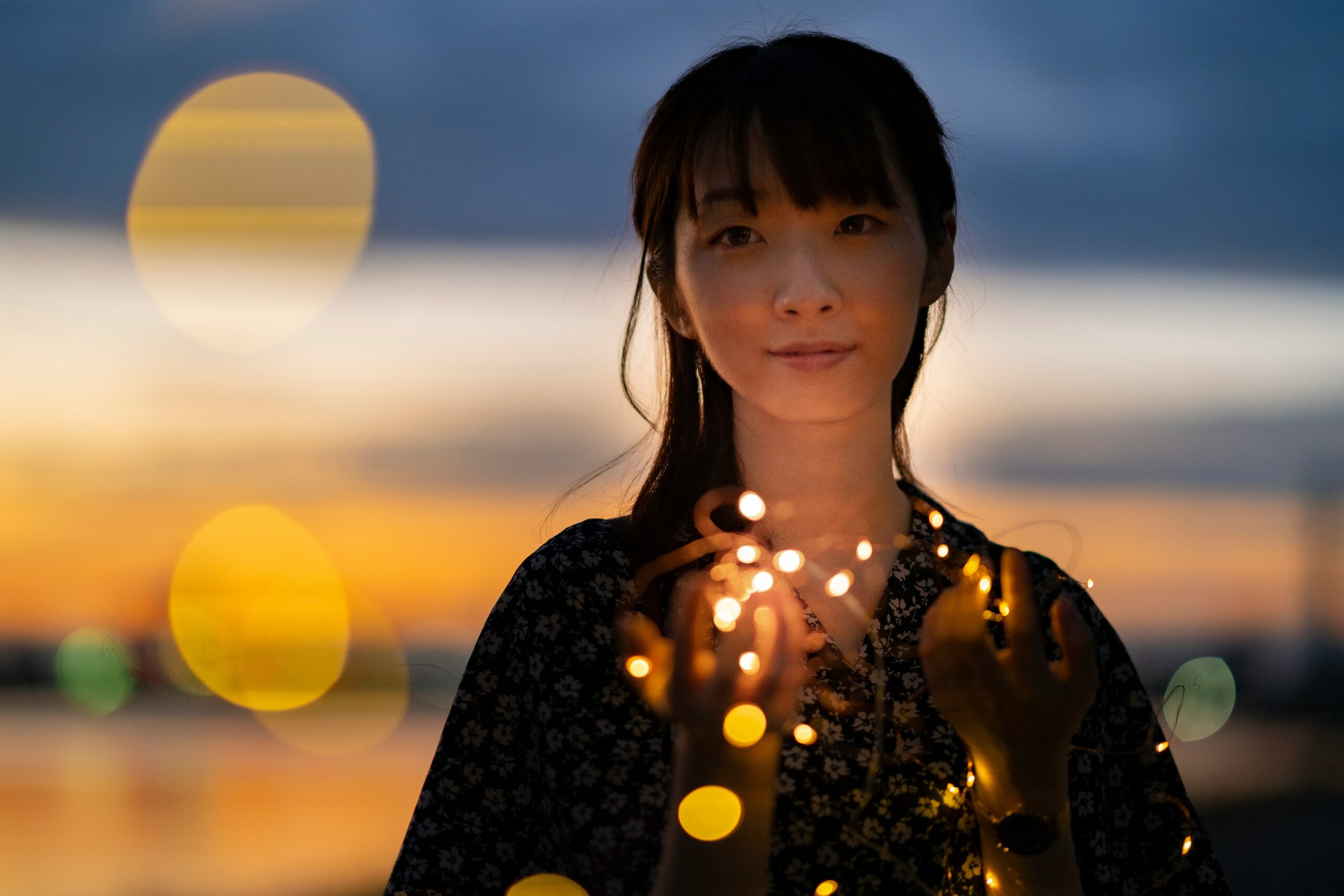 夜の世界から芸能の世界へ進出するための秘訣はなんだろうか。